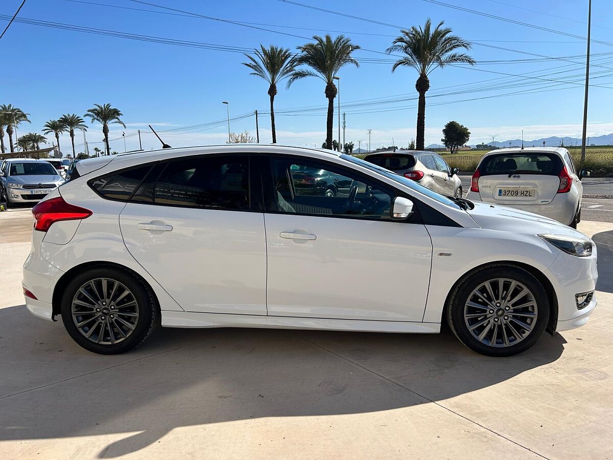 FORD FOCUS ST LINE 1.0 AUTO SPANISH LHD IN SPAIN 49000 MILES SUPERB 2017